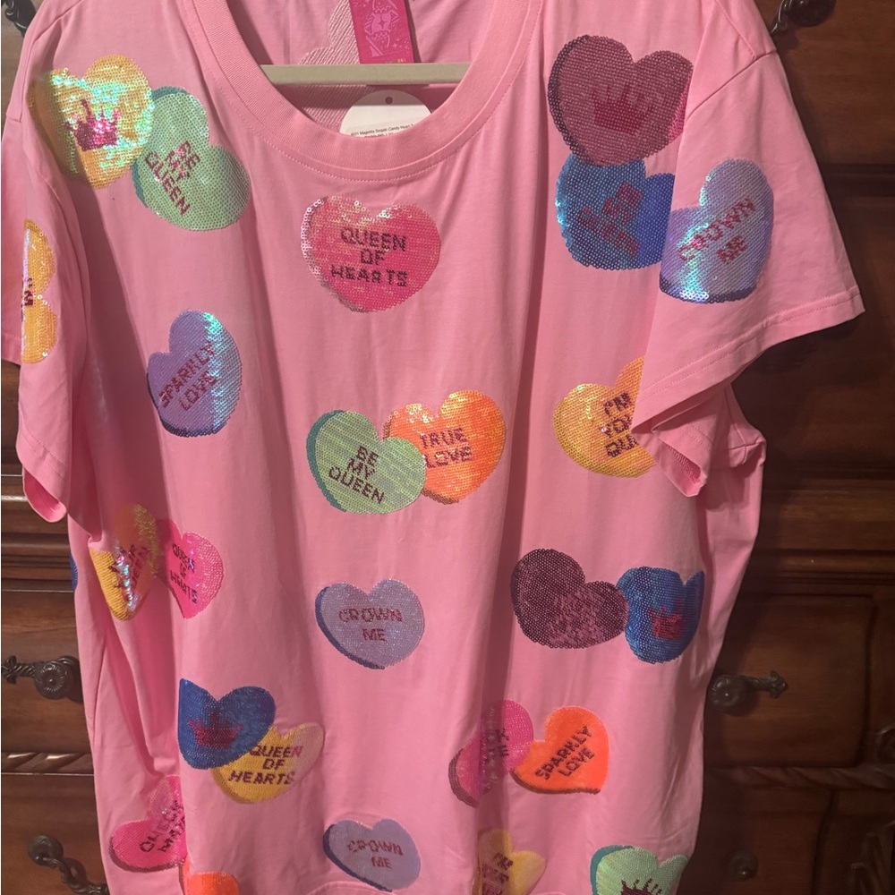 QUEEN OF SPARKLES Pink Candy Heart women’s tee